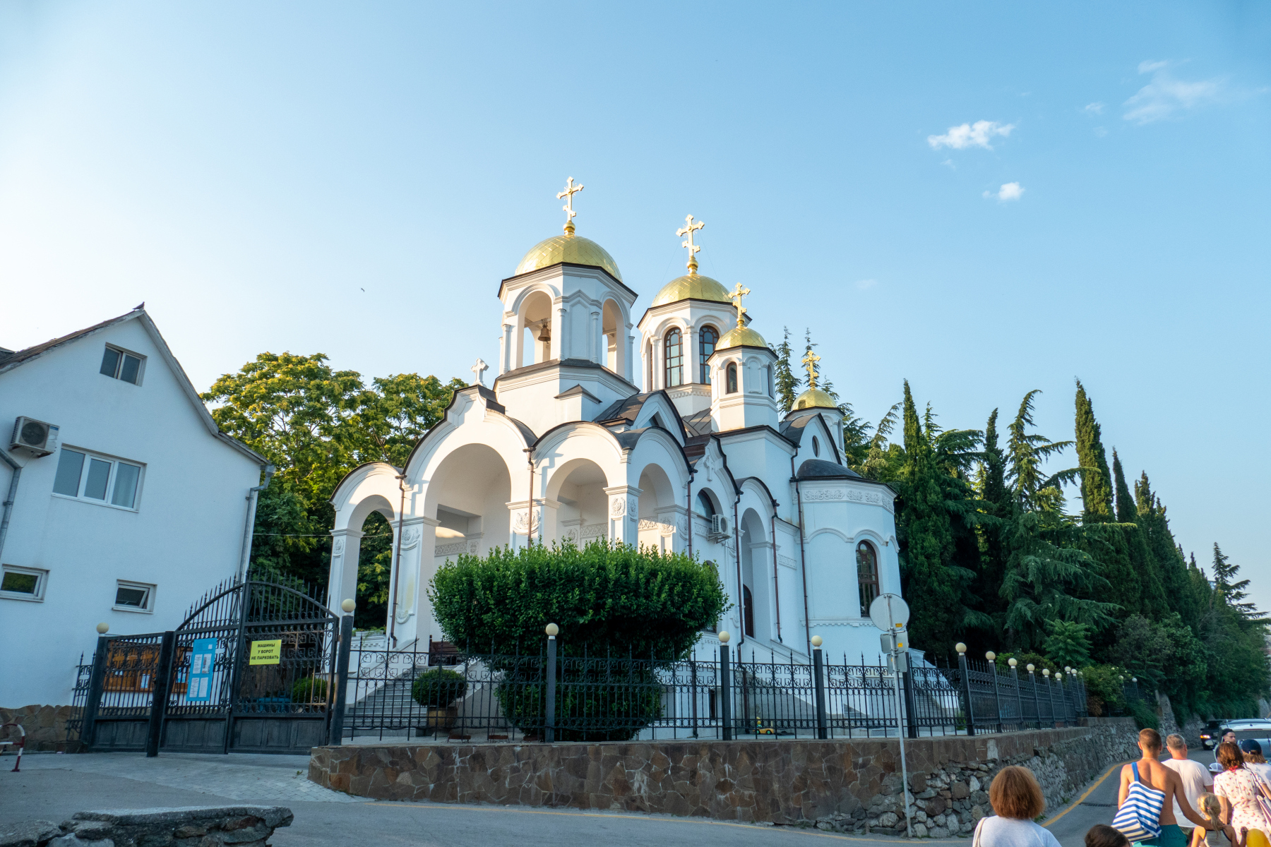 Ялта, пгт Гурзуф, Ленинградская улица