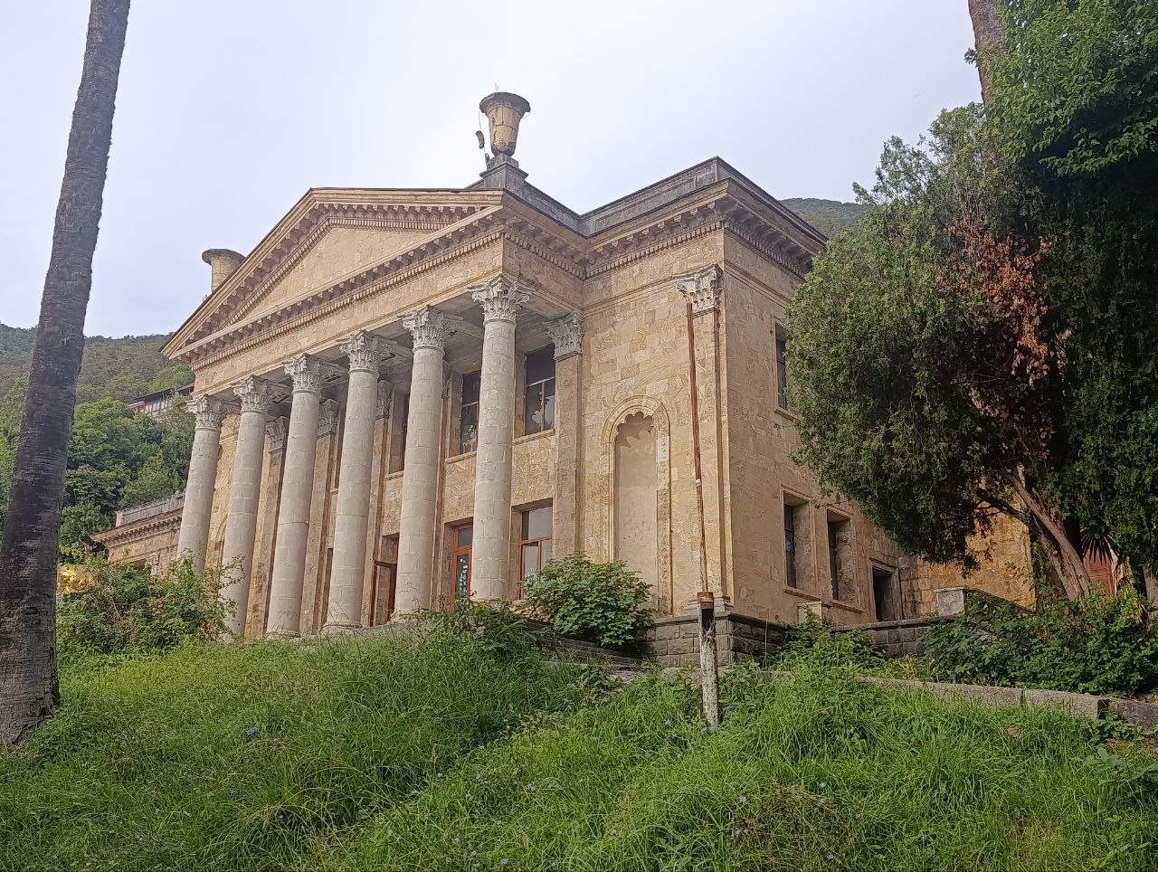 Гагра, Проспект Ардзинба, 44